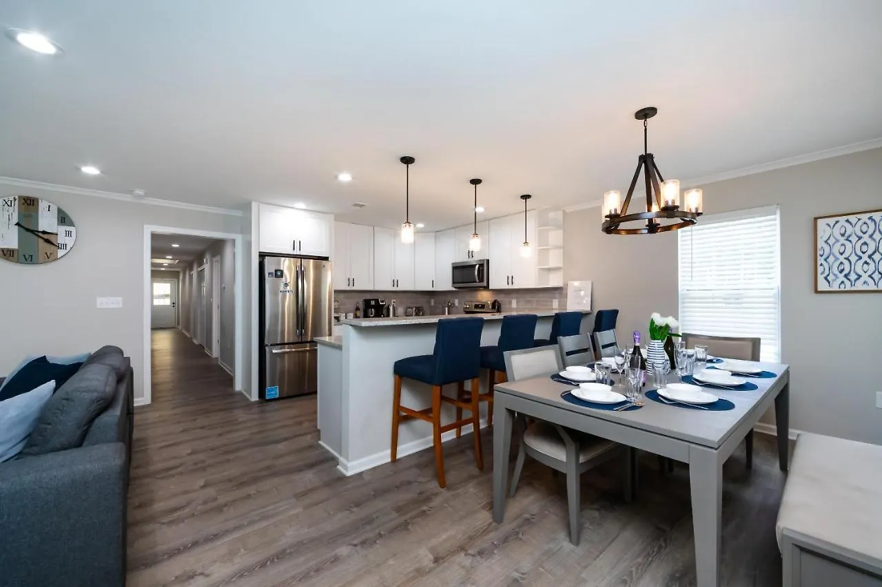 Brandnew Spacious 4 Bedroom House Minutes To Uptown Charlotte 0*,  USA