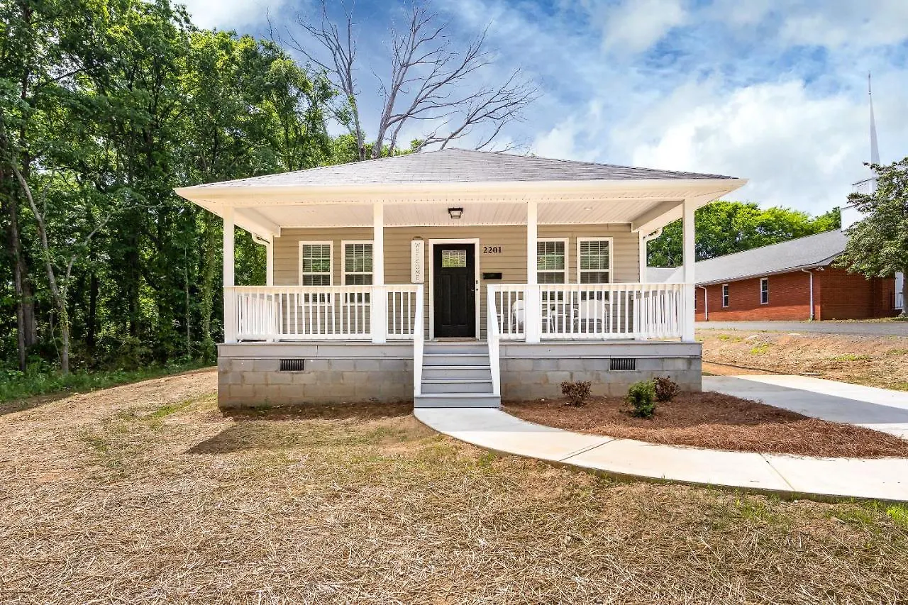 Brandnew Spacious 4 Bedroom House Minutes To Uptown Charlotte